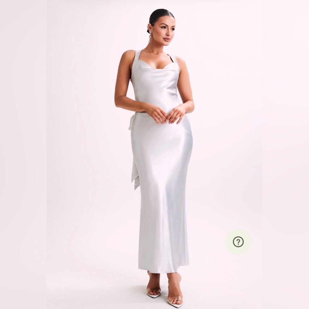 Caellie Dress from Meshki

Satin Cowl Maxi Dress - Silver